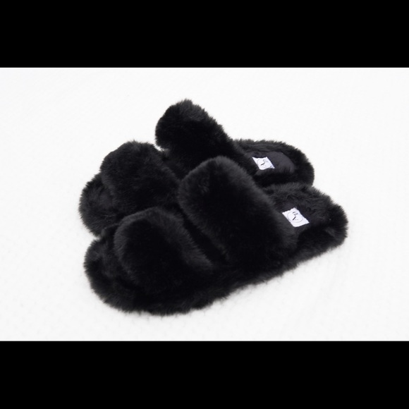 faux fur slippers in black, white & beige - Picture 3 of 6